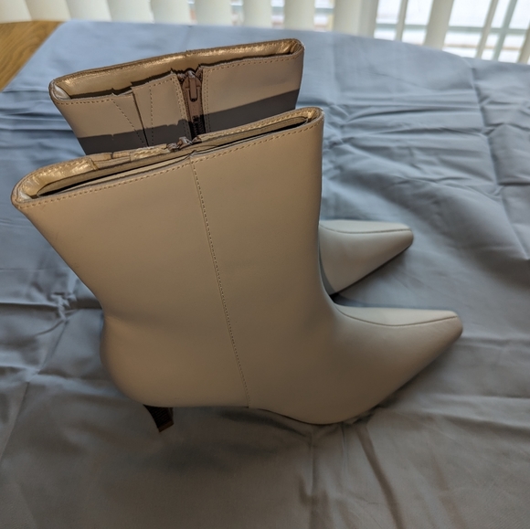 Ladies dressy ankle boots. - Picture 7 of 10